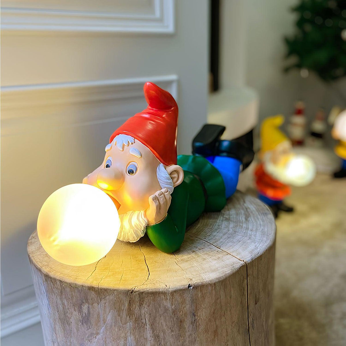 Brisa Resin Playful Table Lamp