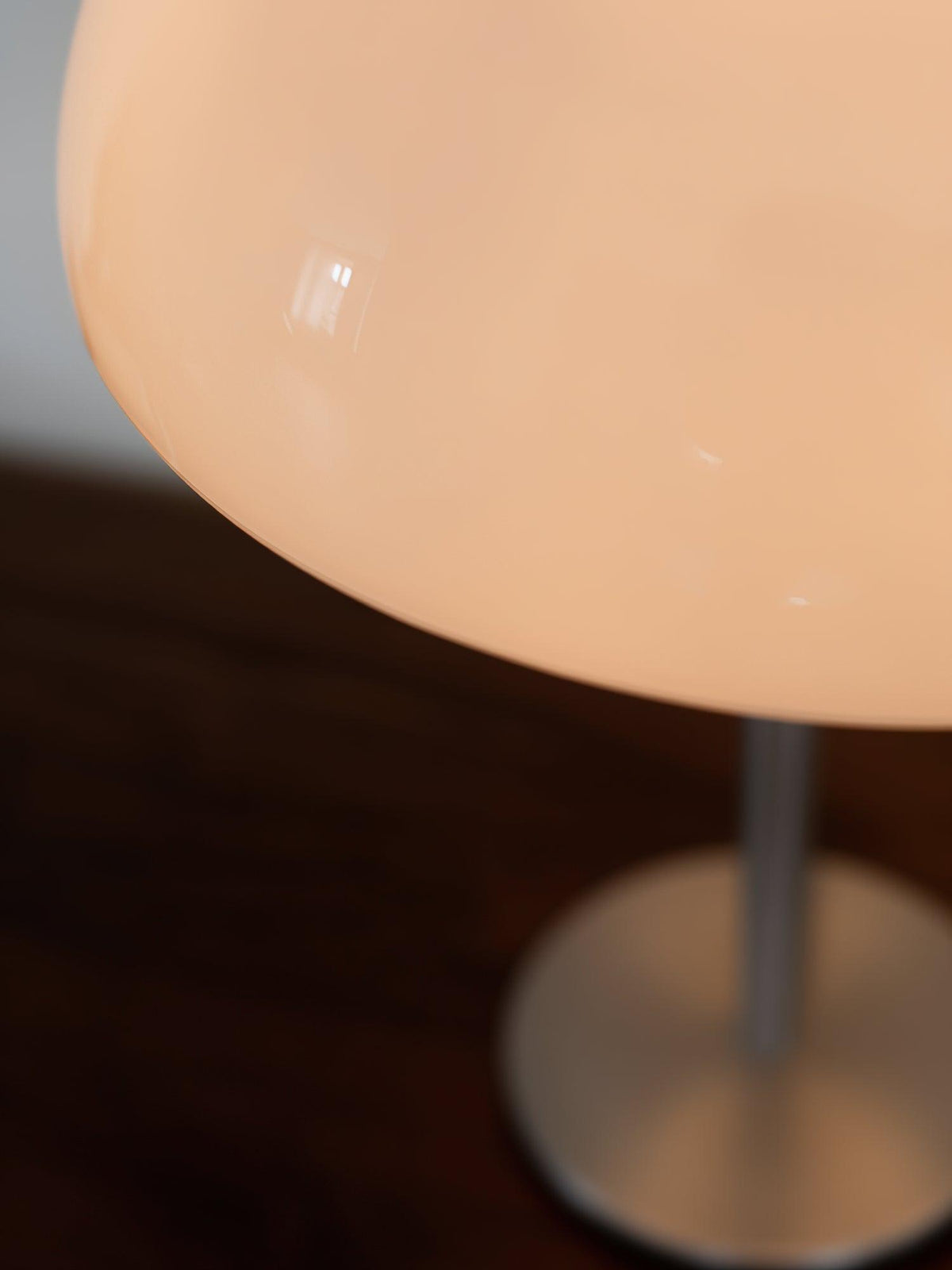 Nilten Modern Glass Table Lamp