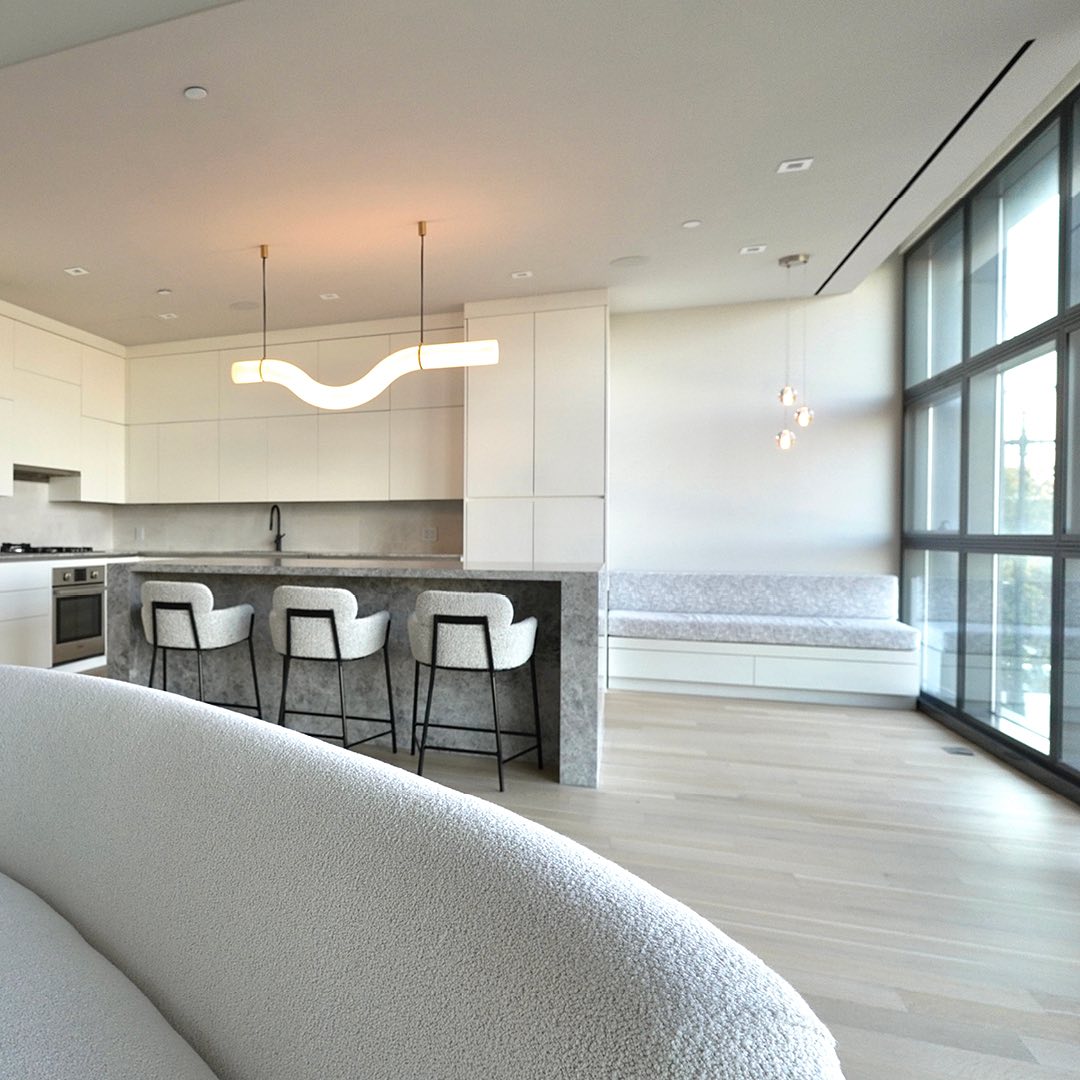 Mithos Curved Alabaster Pendant Light
