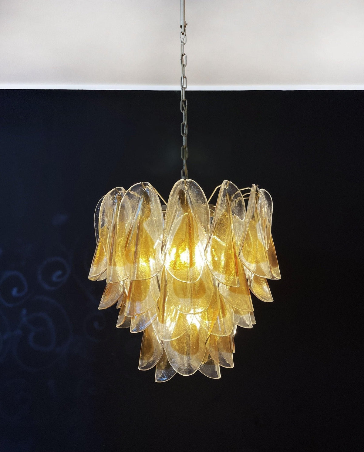 Vild Chandelier Isabella Gold Petal Layered