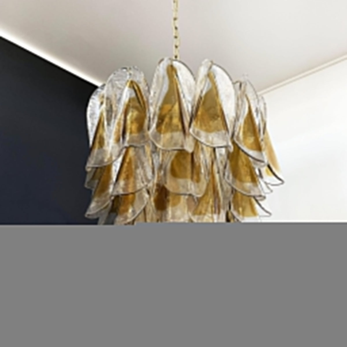 Vild Chandelier Isabella Gold Petal Layered