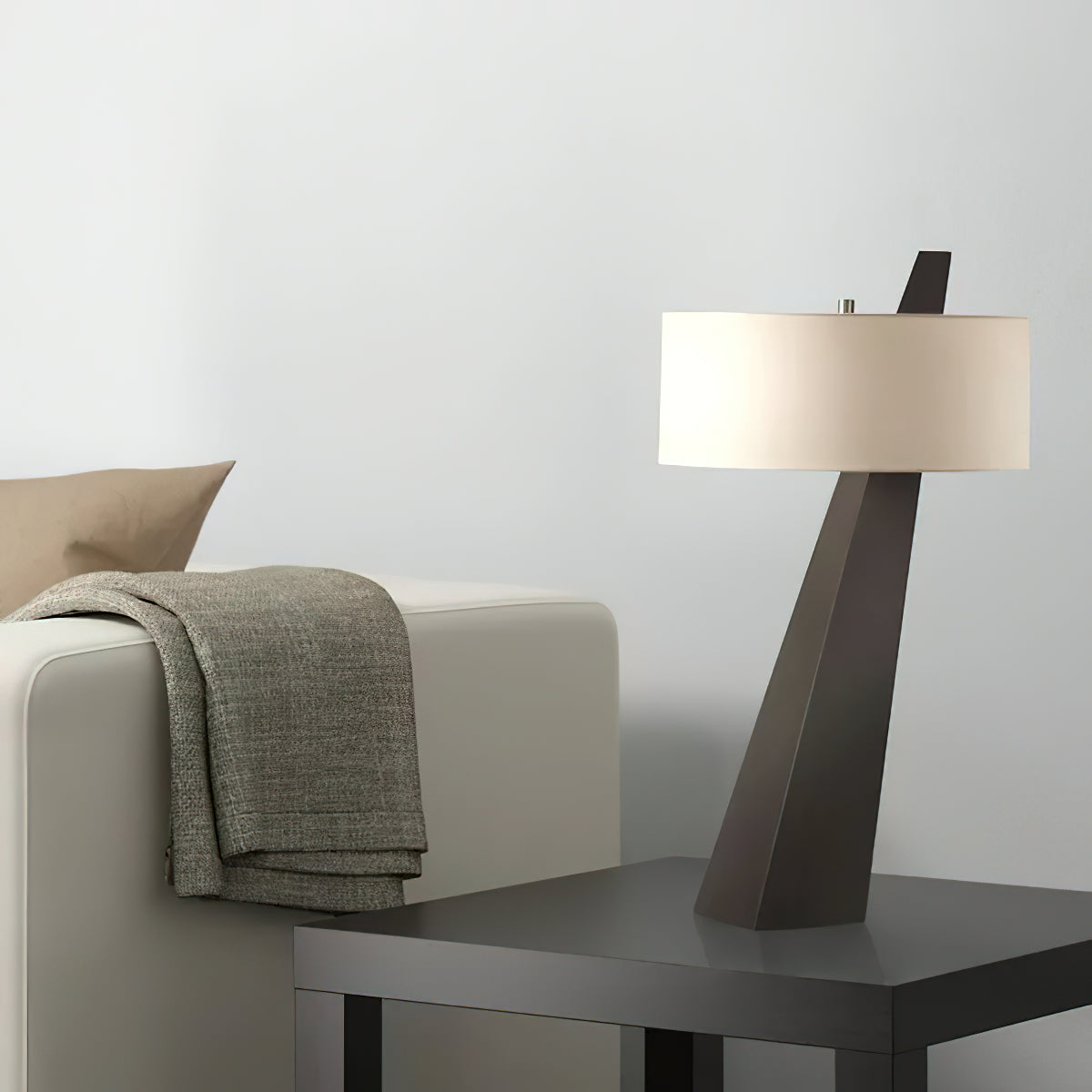 Avenalora Obelisk Table Lamp