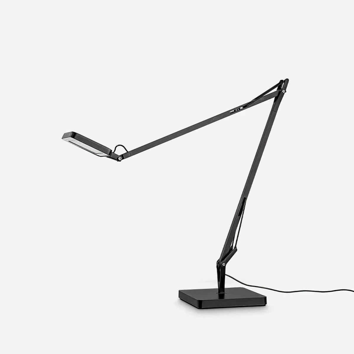 Tevenu Aluminum Industrial Table Lamp