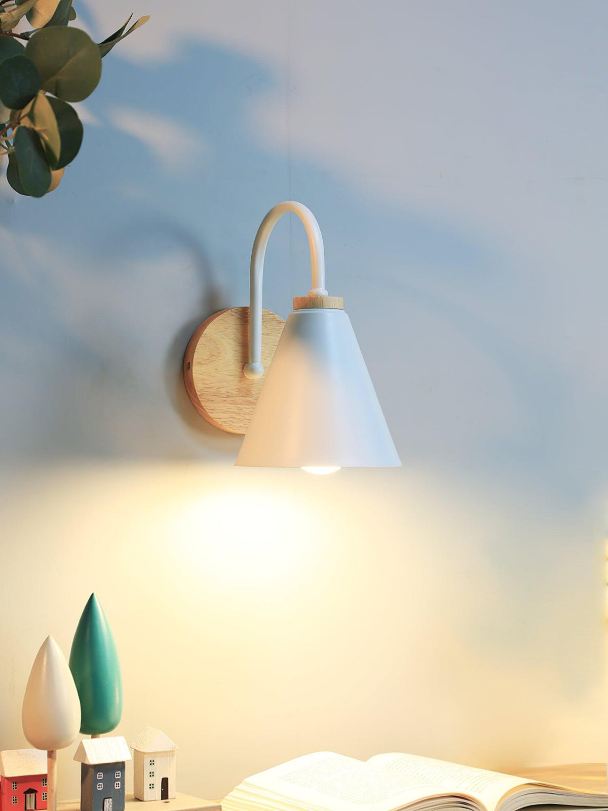 Rinorielle Unique Classic Wooden Wall Lamp