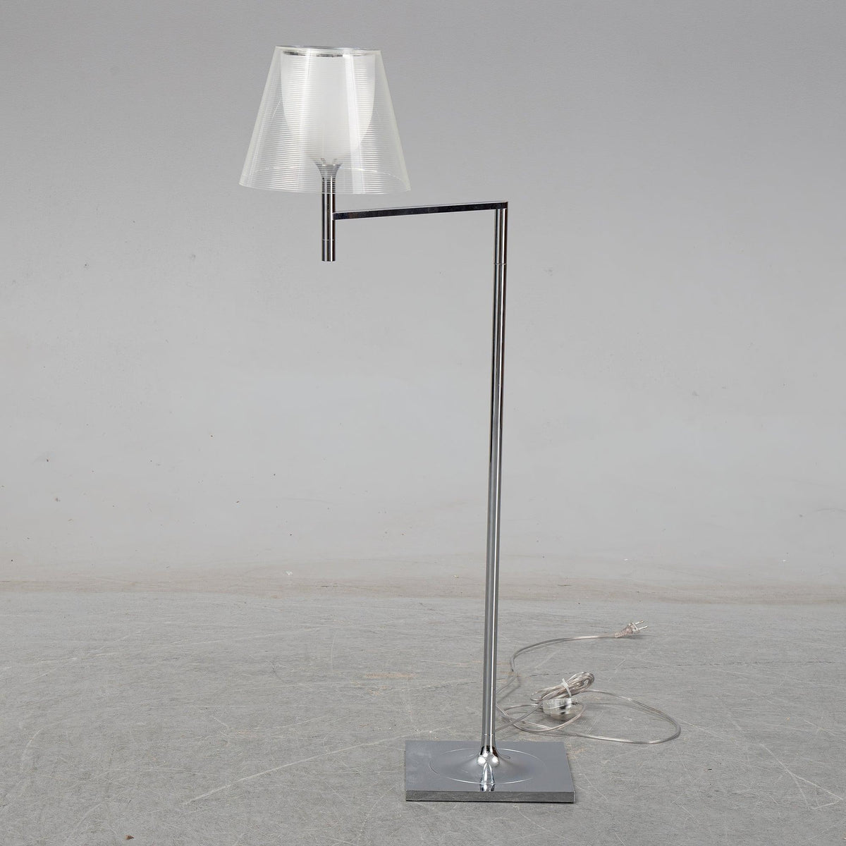 Aquris Minimalist Floor Lamp