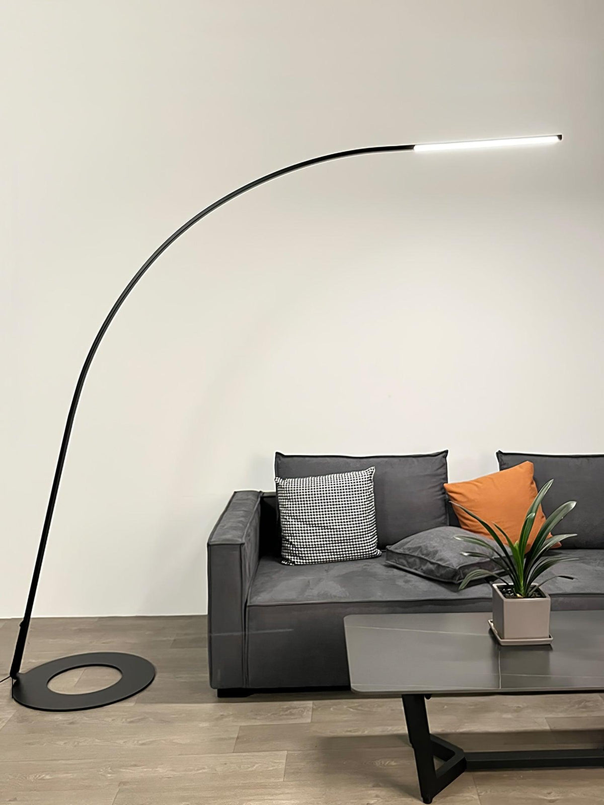 Aurmaril Sculptural Floor Lamp