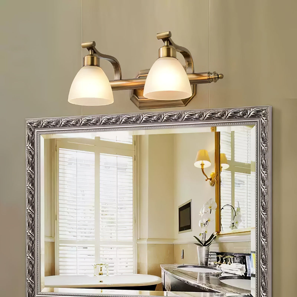 Colaeus Classic Art Bath Glass Wall Light