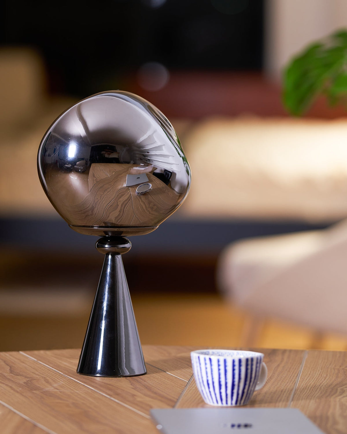 Unoril Artisan PVC Desk Lamp