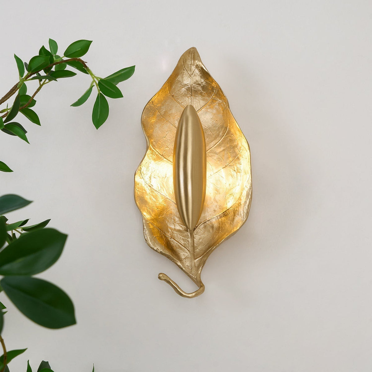 Corsel Nordic Art Leaf Brass Wall Lamp