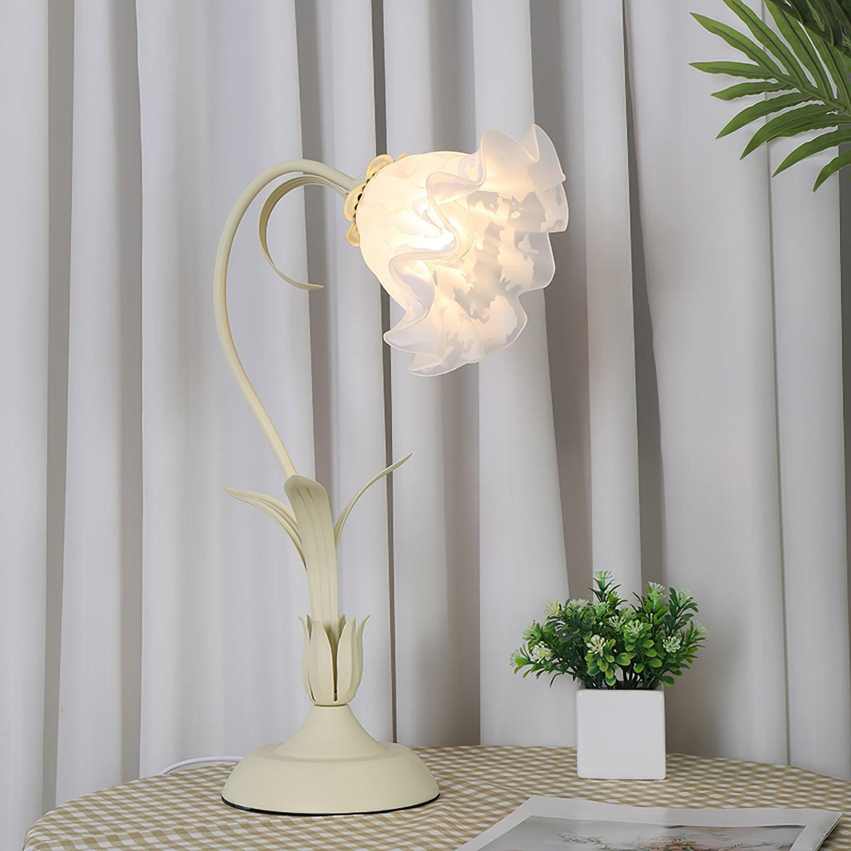 Zorien Acrylic Floral Table Lamp
