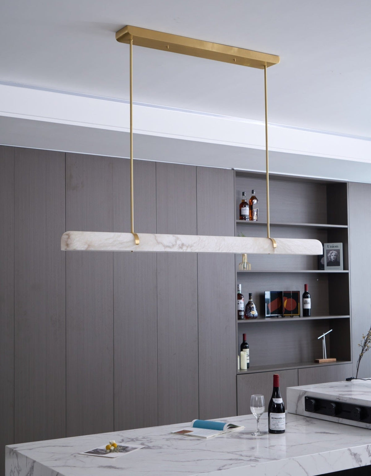 Ilraea Linear Alabaster Pendant