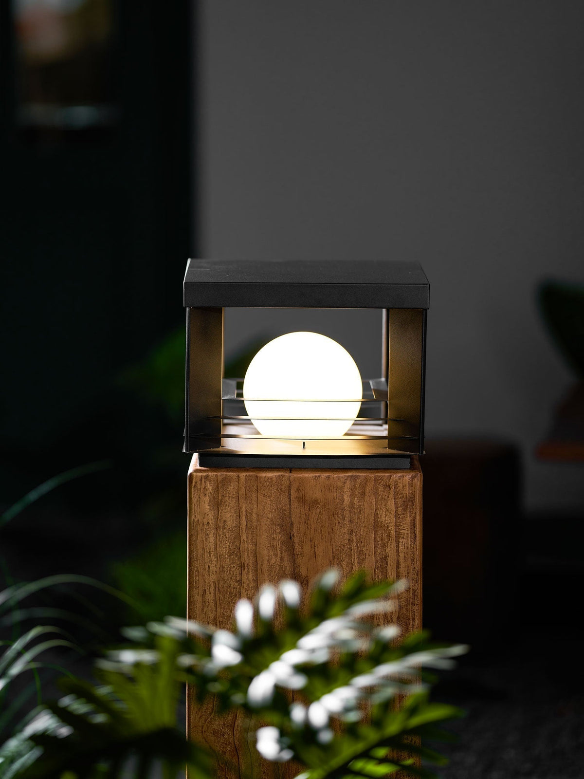 Norarine Crate Outdoor Lamp