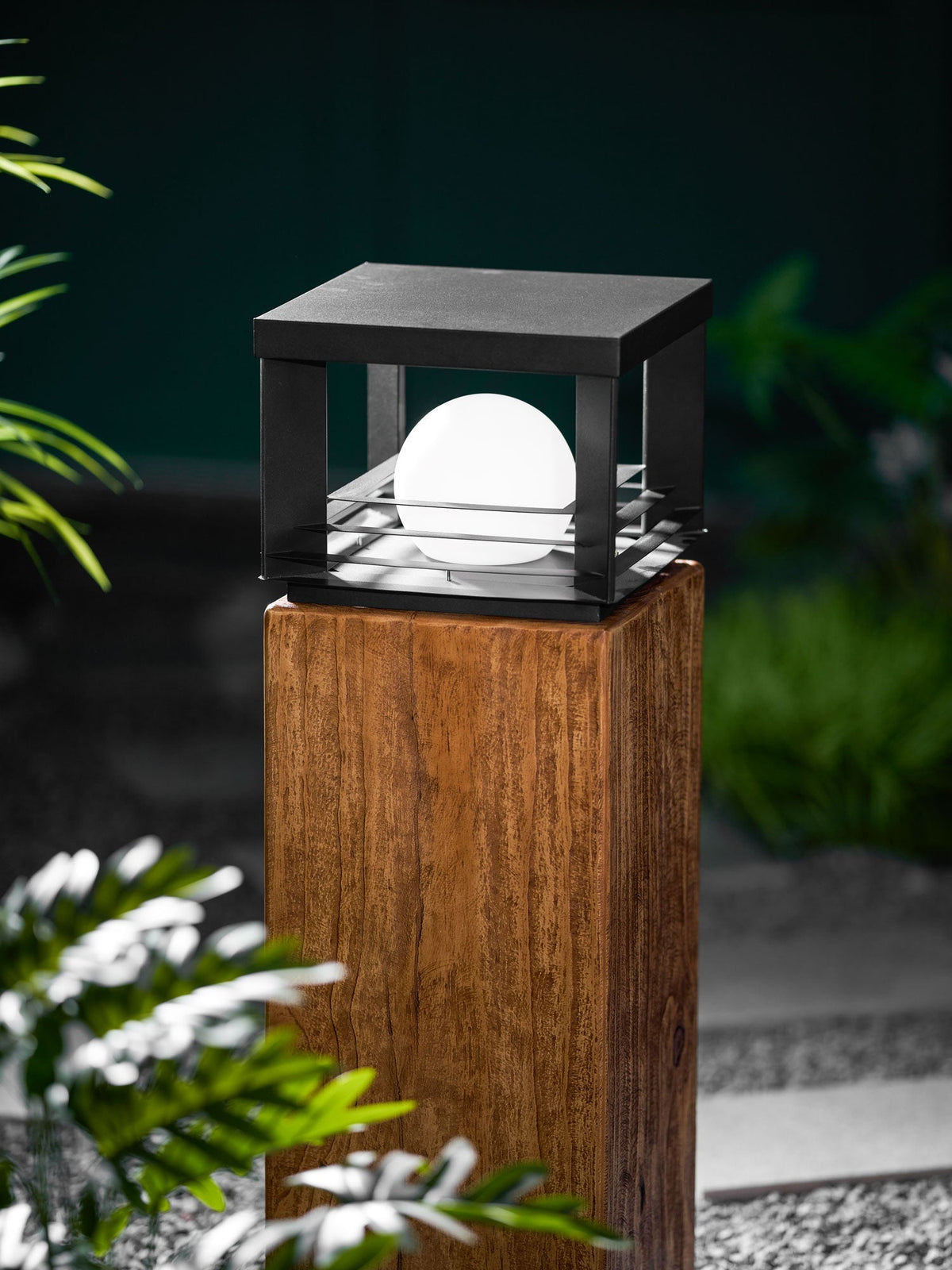 Norarine Crate Outdoor Lamp