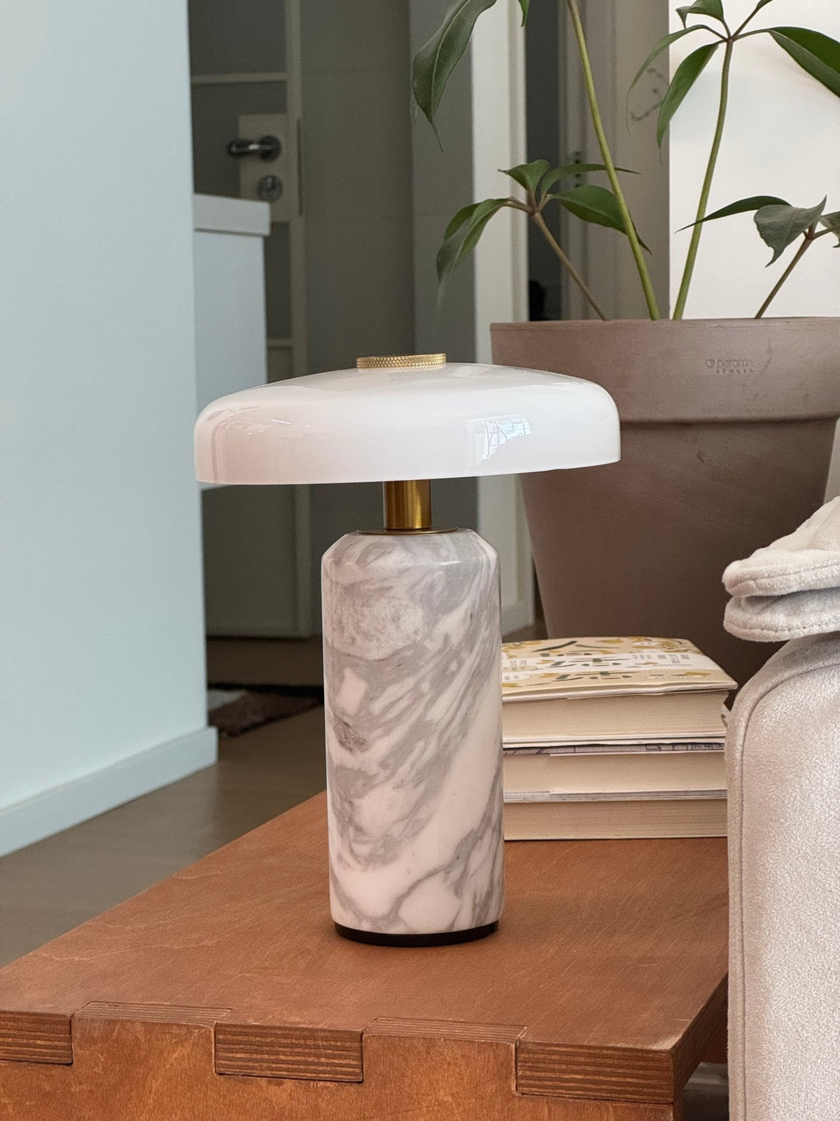 Goeva Marble Table Lamp