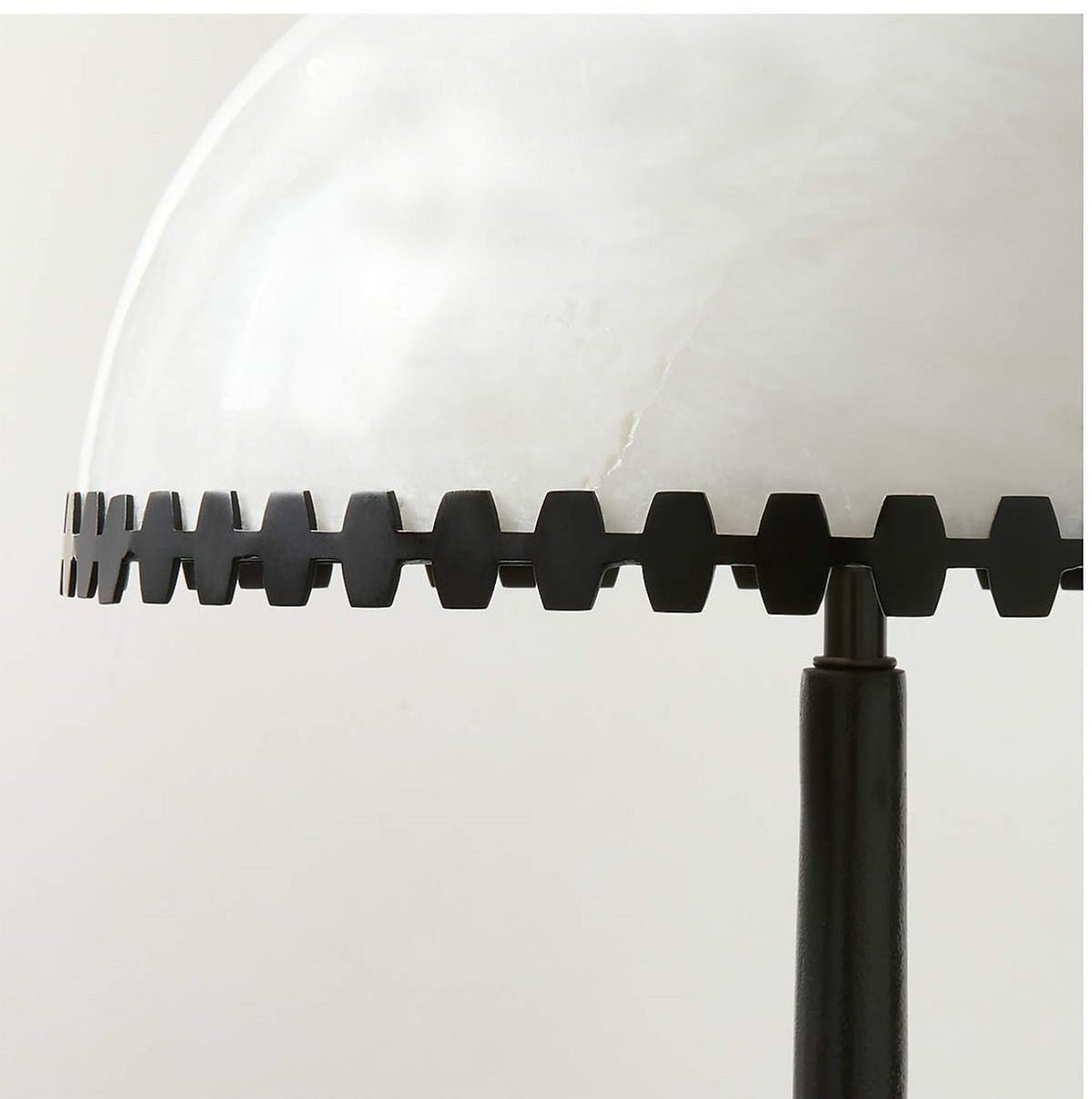 Nuxs Elegant Alabaster Dome Table Lamp