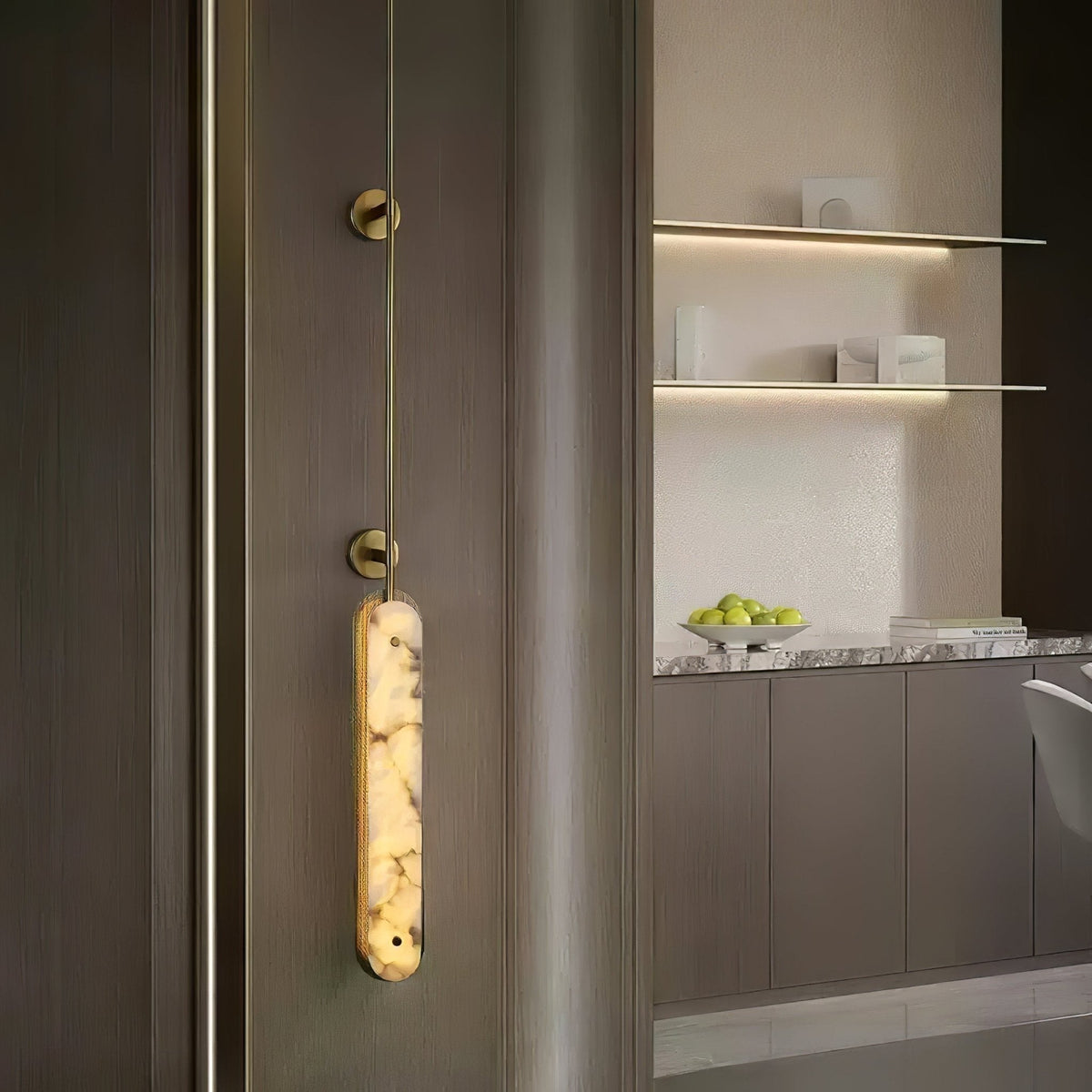 Ilaeir Vertical Alabaster Pendant Light