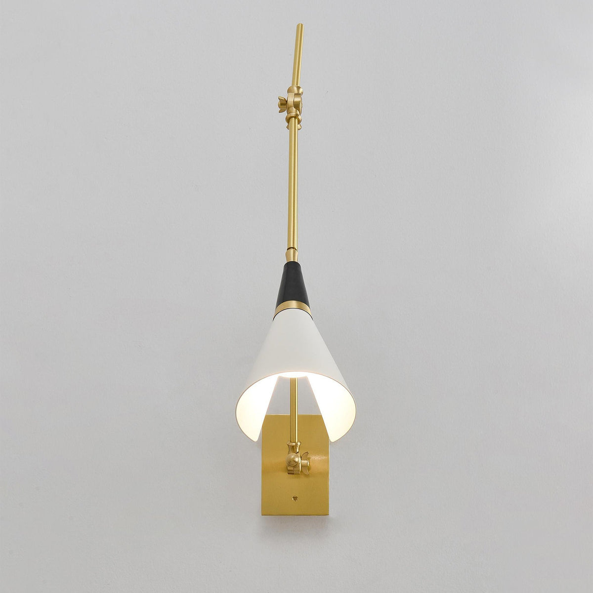 Avenalelle Wall Lamp