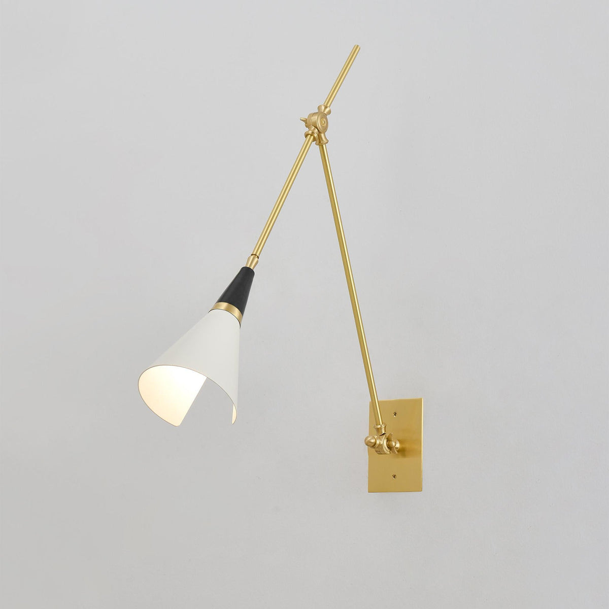 Avenalelle Wall Lamp