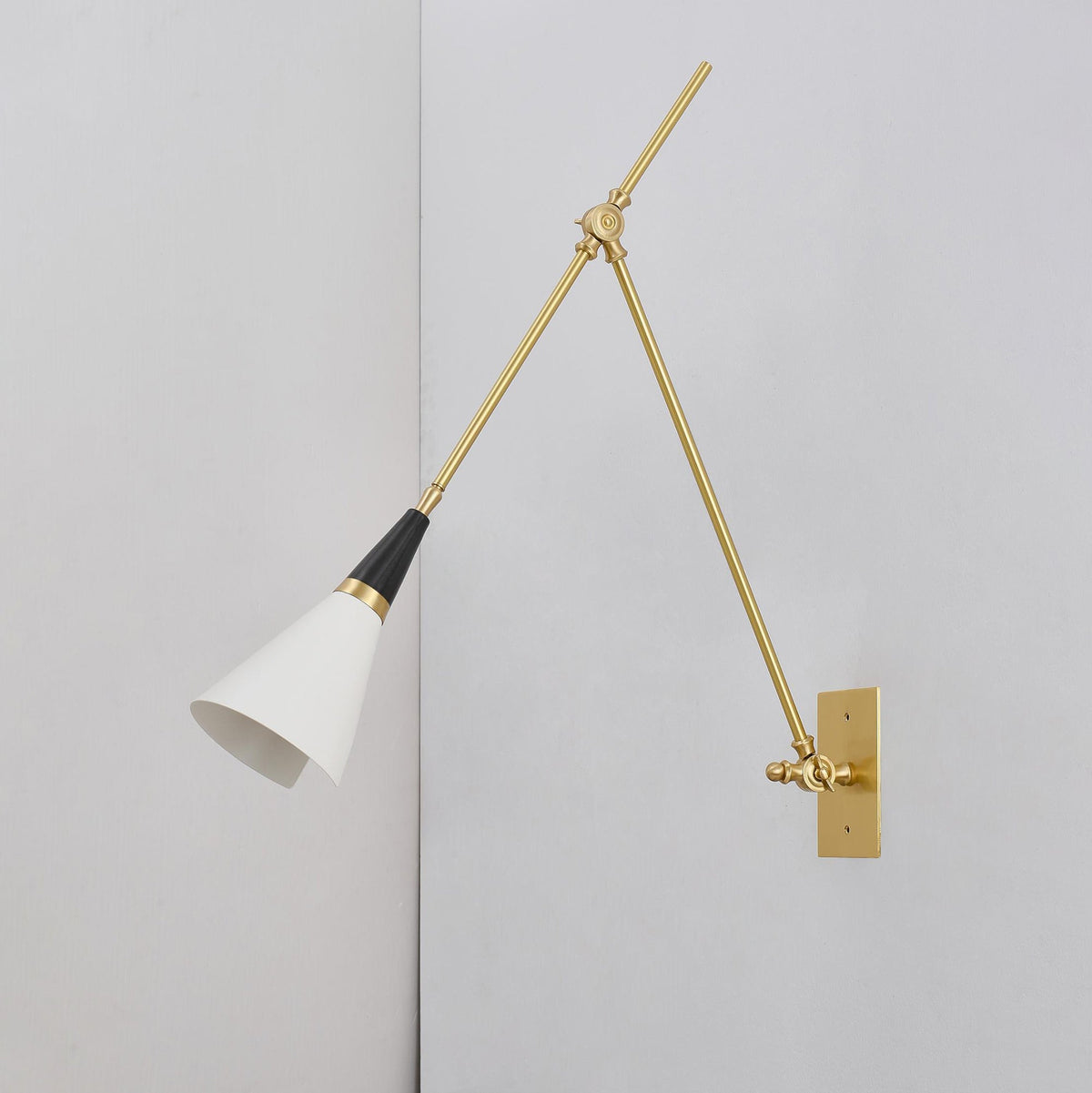 Avenalelle Wall Lamp