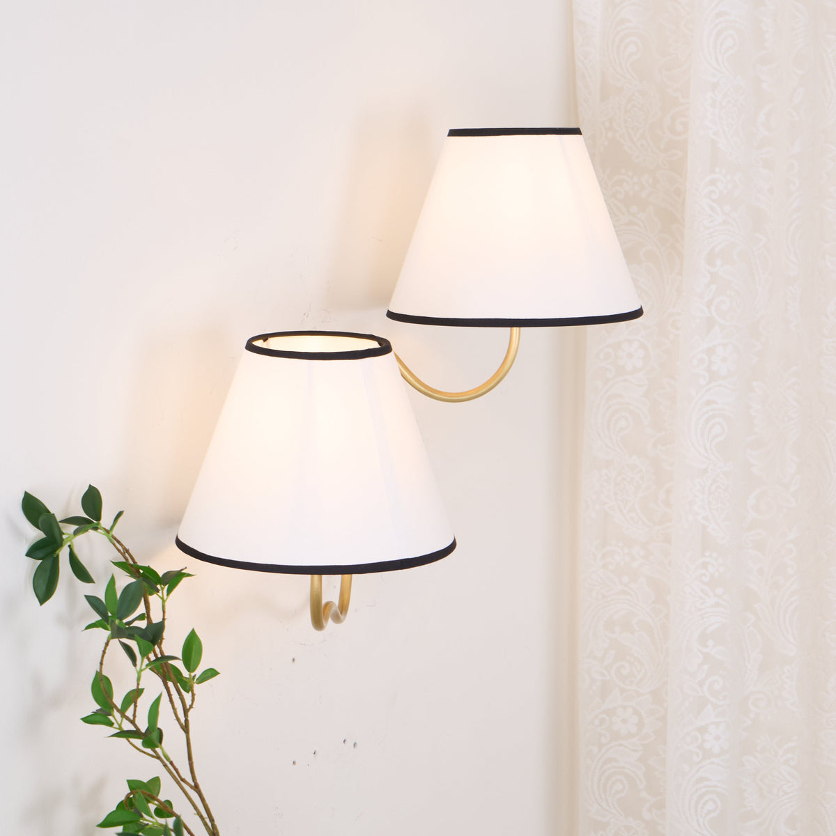 Selirora Wall Lamp