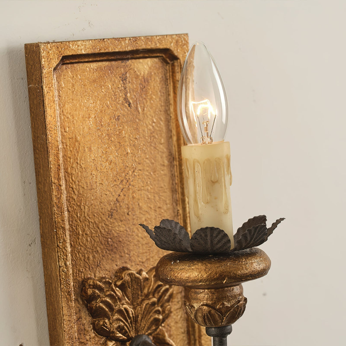 Aldearia Vintage Elegance Wood Wall Lamp
