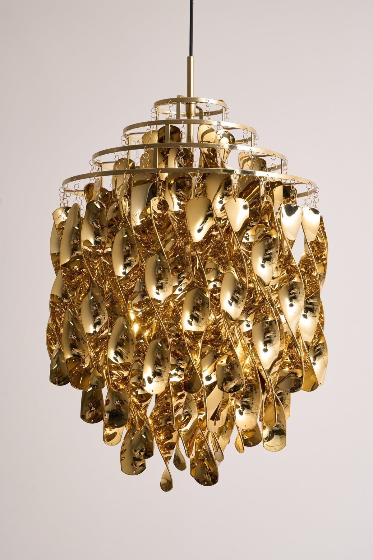 Isoran Luxe Acrylic Chandelier