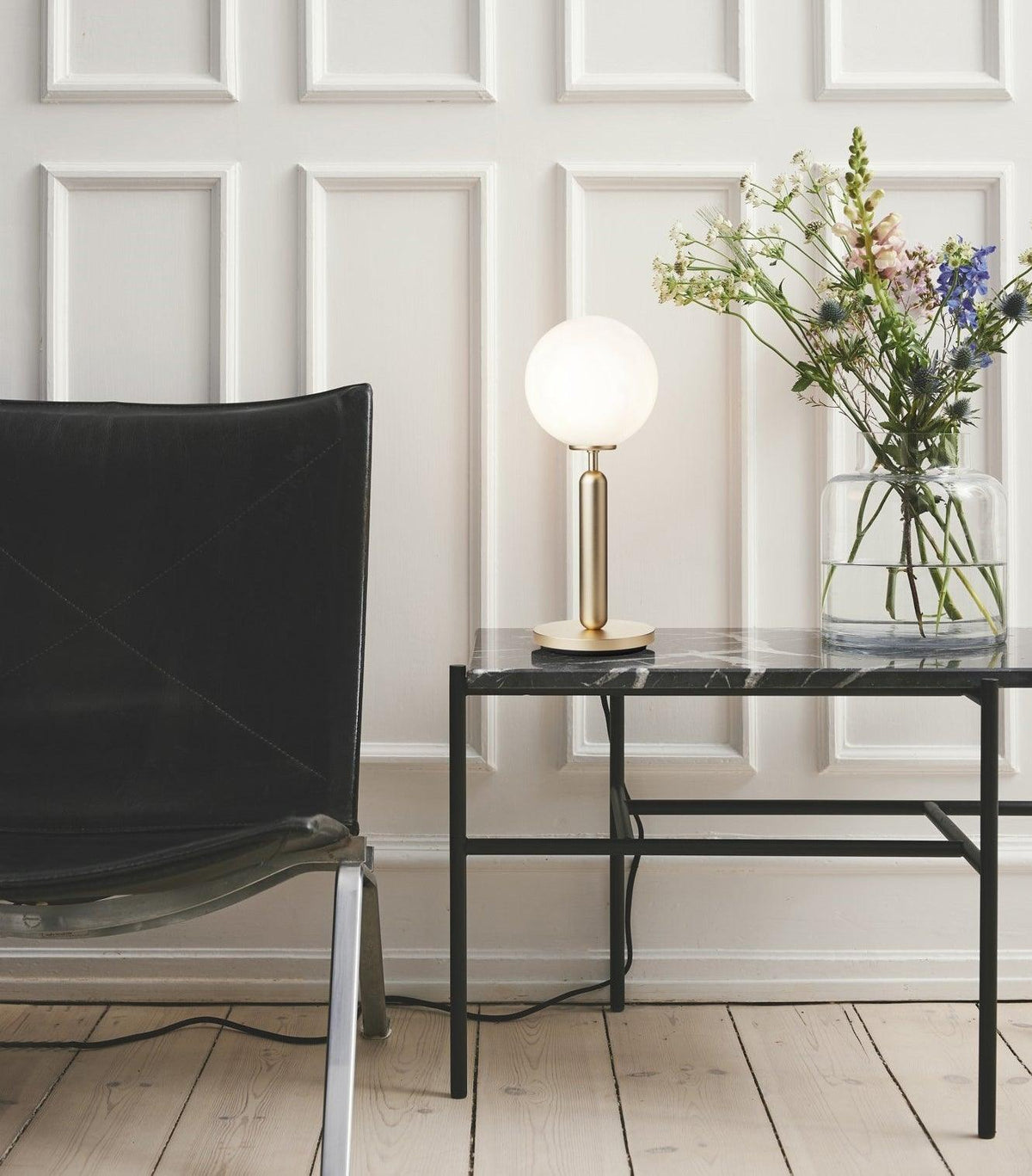 Eirelielle Minimalist Glass Table Lamp