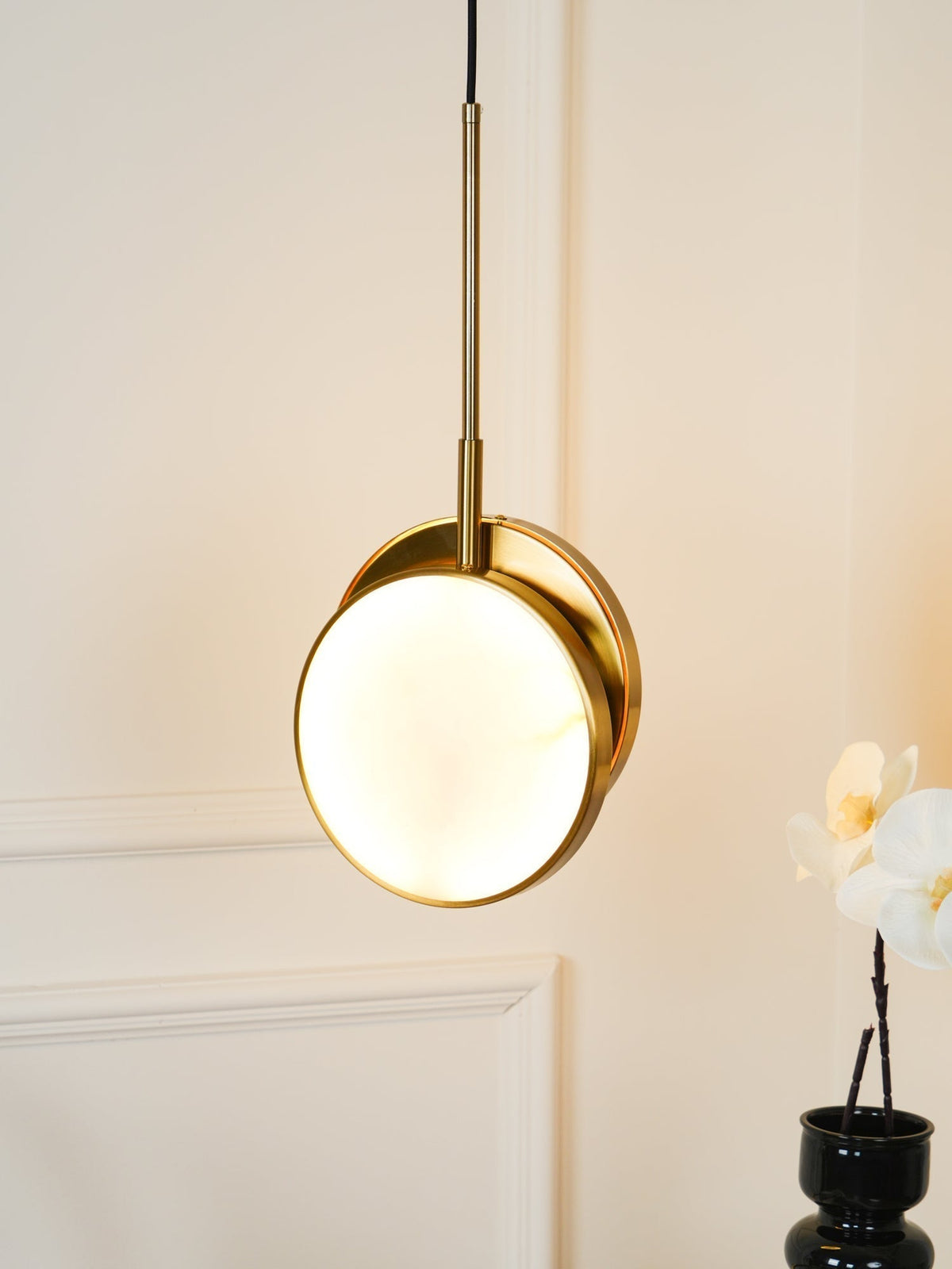 Synoryra Dual Disc Alabaster Pendant Light