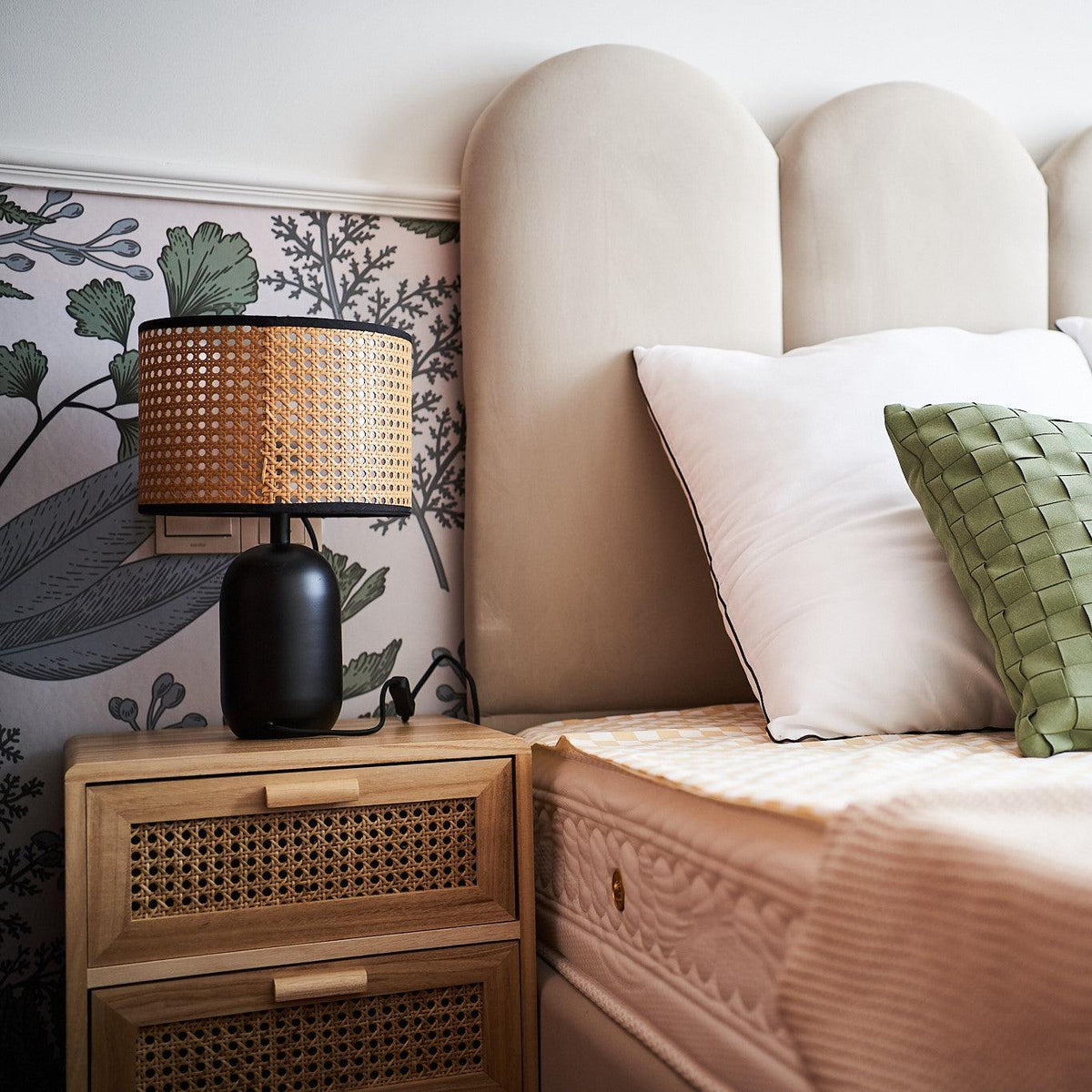 Ravarielle Modern Bamboo Table Lamp