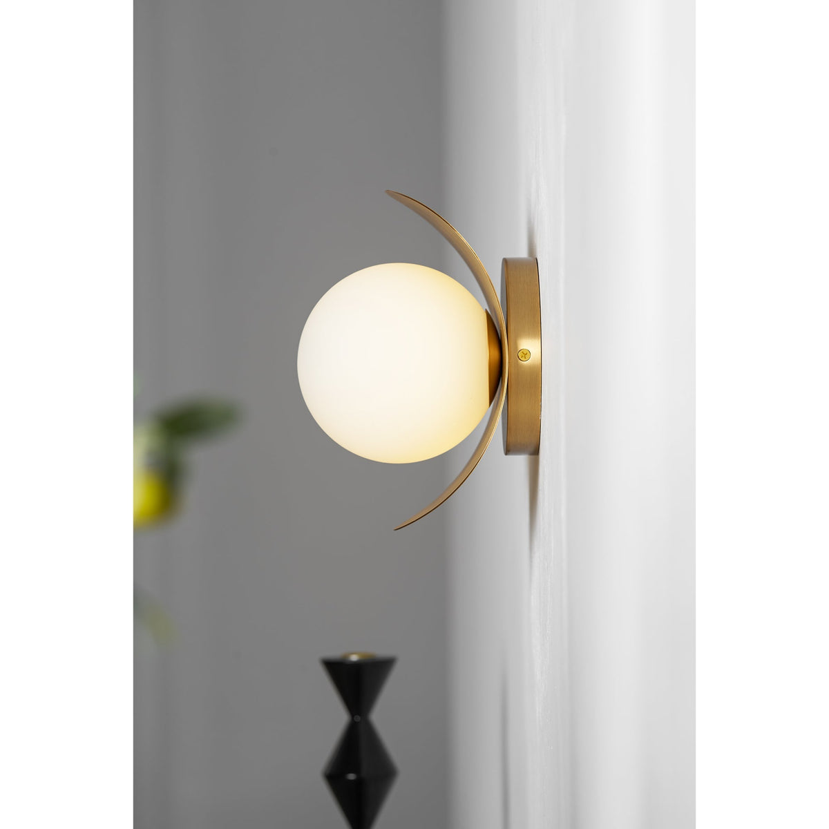 Nozen Brass Indoor Wall Light