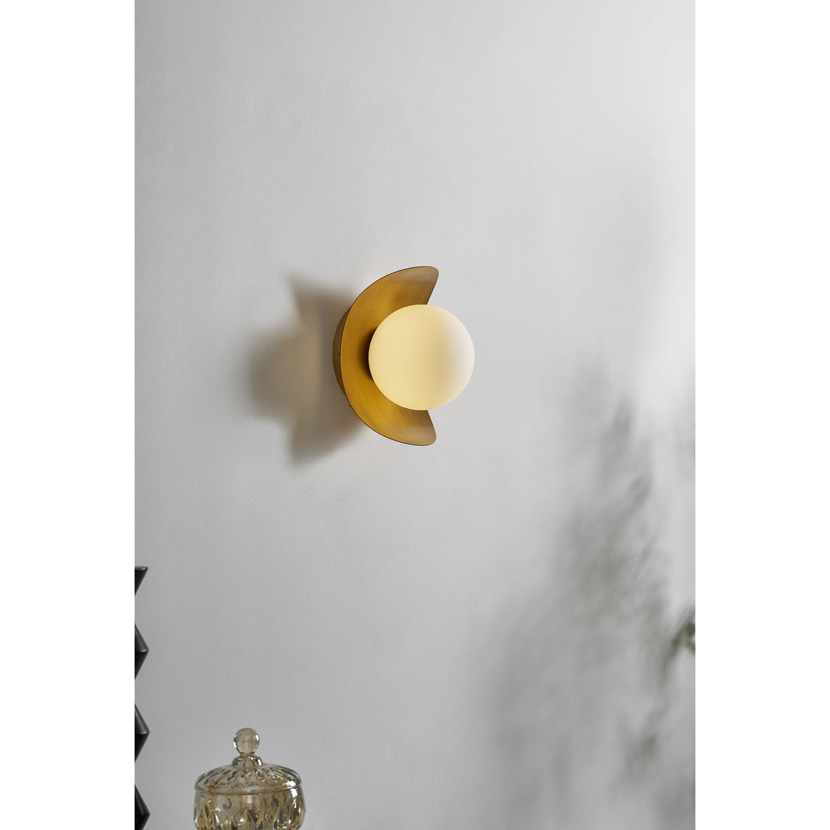 Nozen Brass Indoor Wall Light