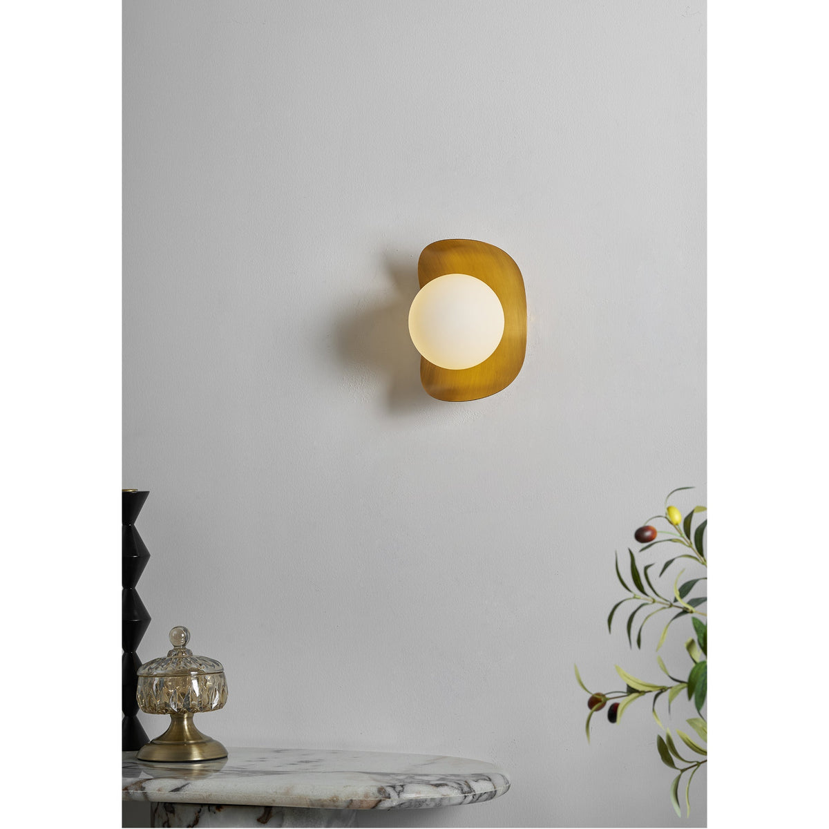 Nozen Brass Indoor Wall Light