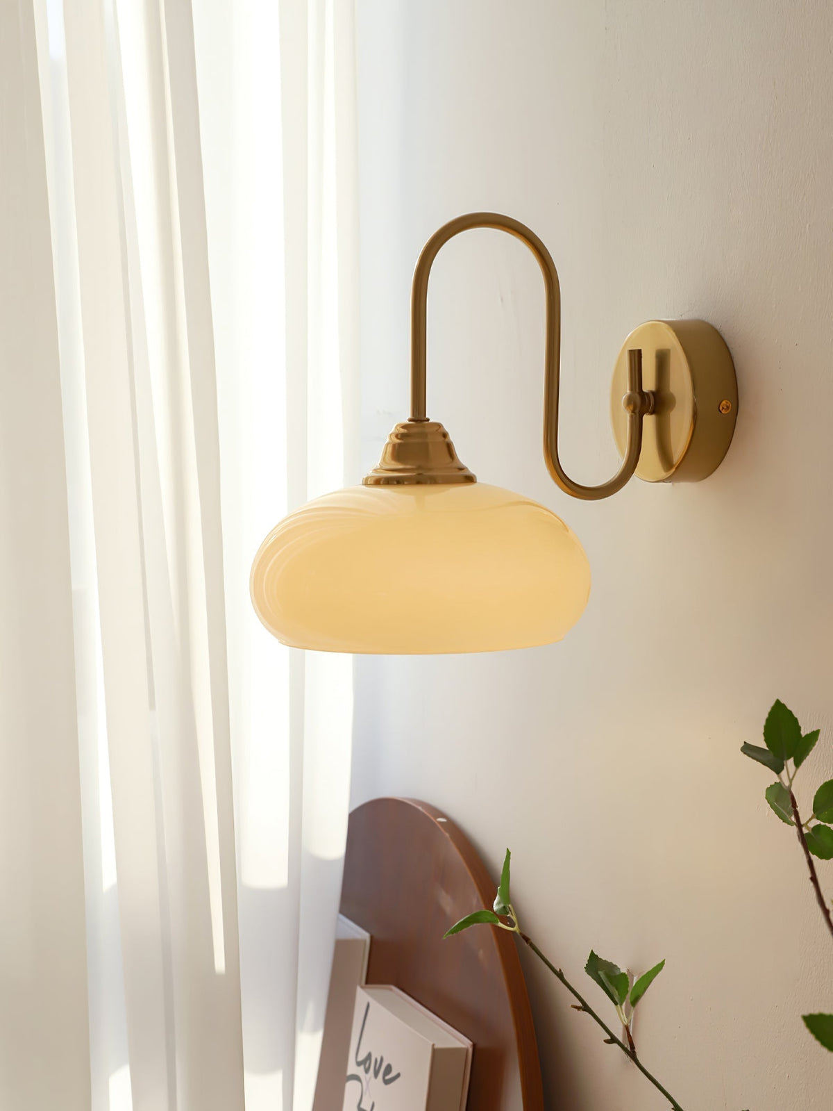 Ophaan Wall Light