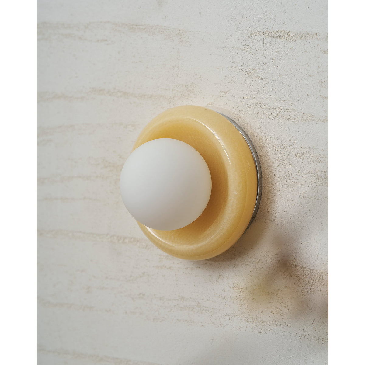 Pilen Onyx Indoor Wall Light