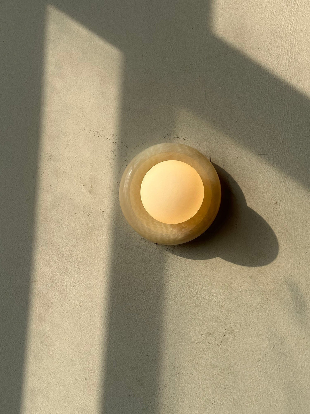 Pilen Onyx Indoor Wall Light