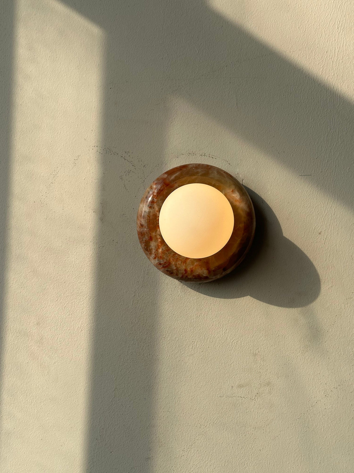 Pilen Onyx Indoor Wall Light