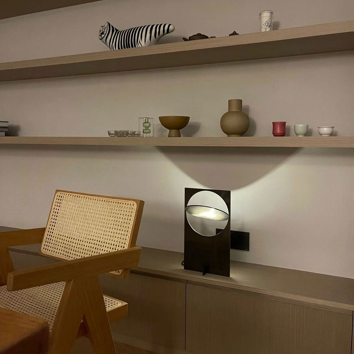Terieriella Rotating Disc Table Lamp