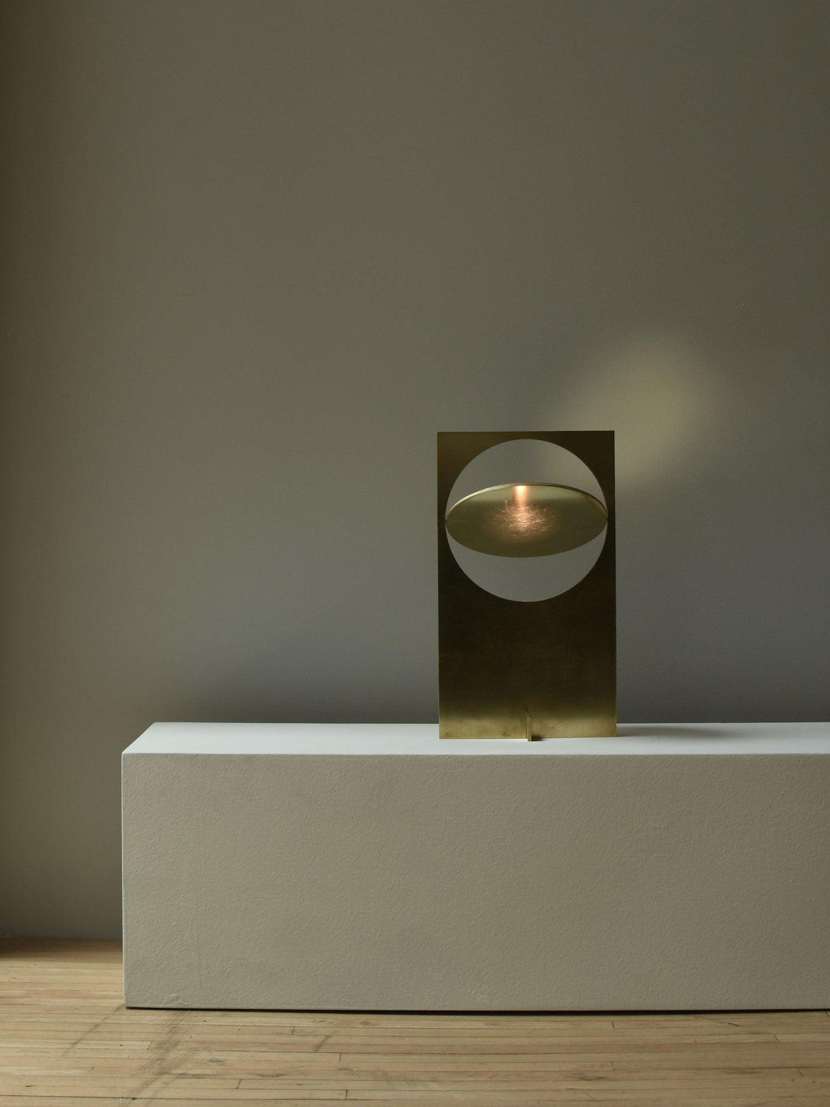 Terieriella Rotating Disc Table Lamp