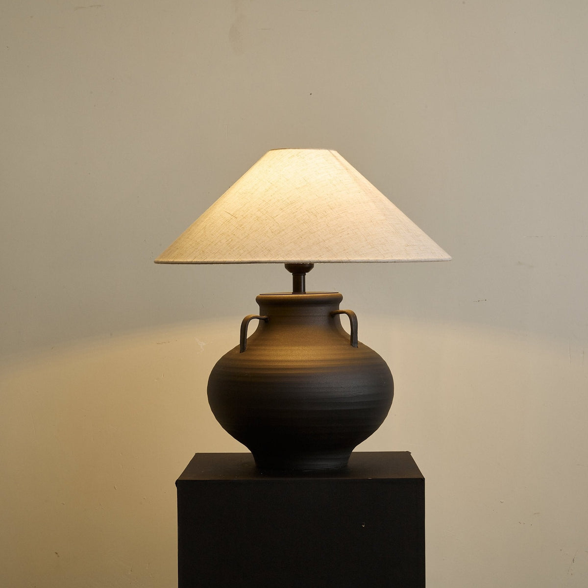 Clay Rustic Cone Jar Table Lamp