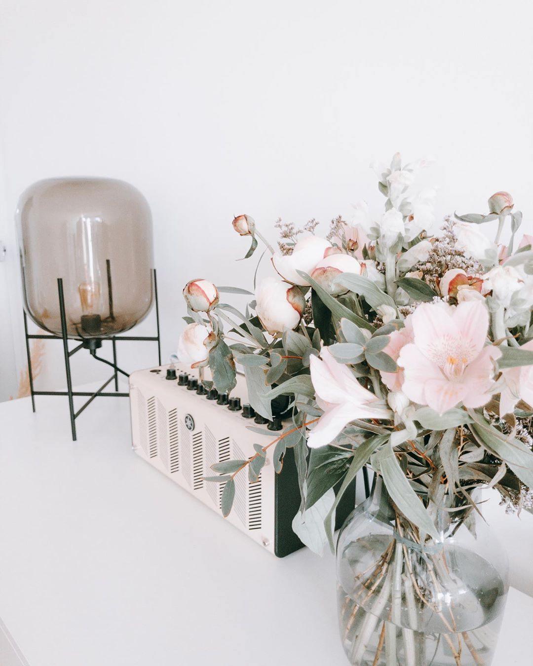 Liorivelia Glass Industrial Floor lamp