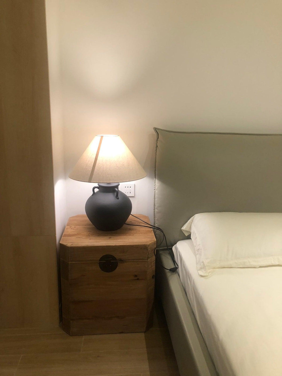 Amfora Fabric Rustic Table Lamp