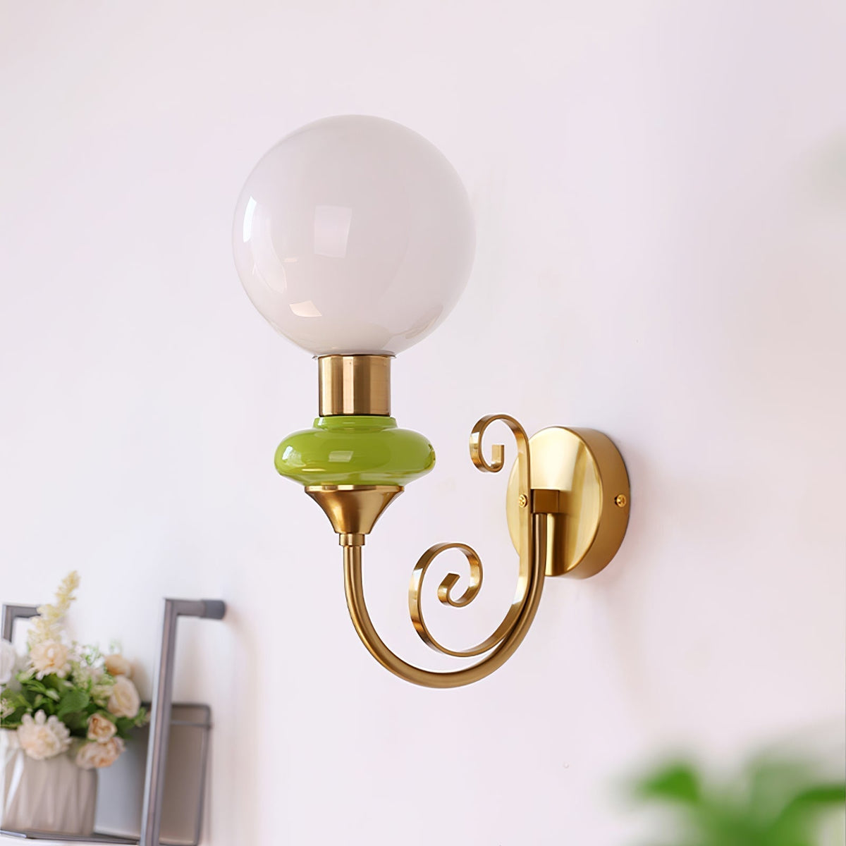 Whirl Chic Plug-in Wall Lamp