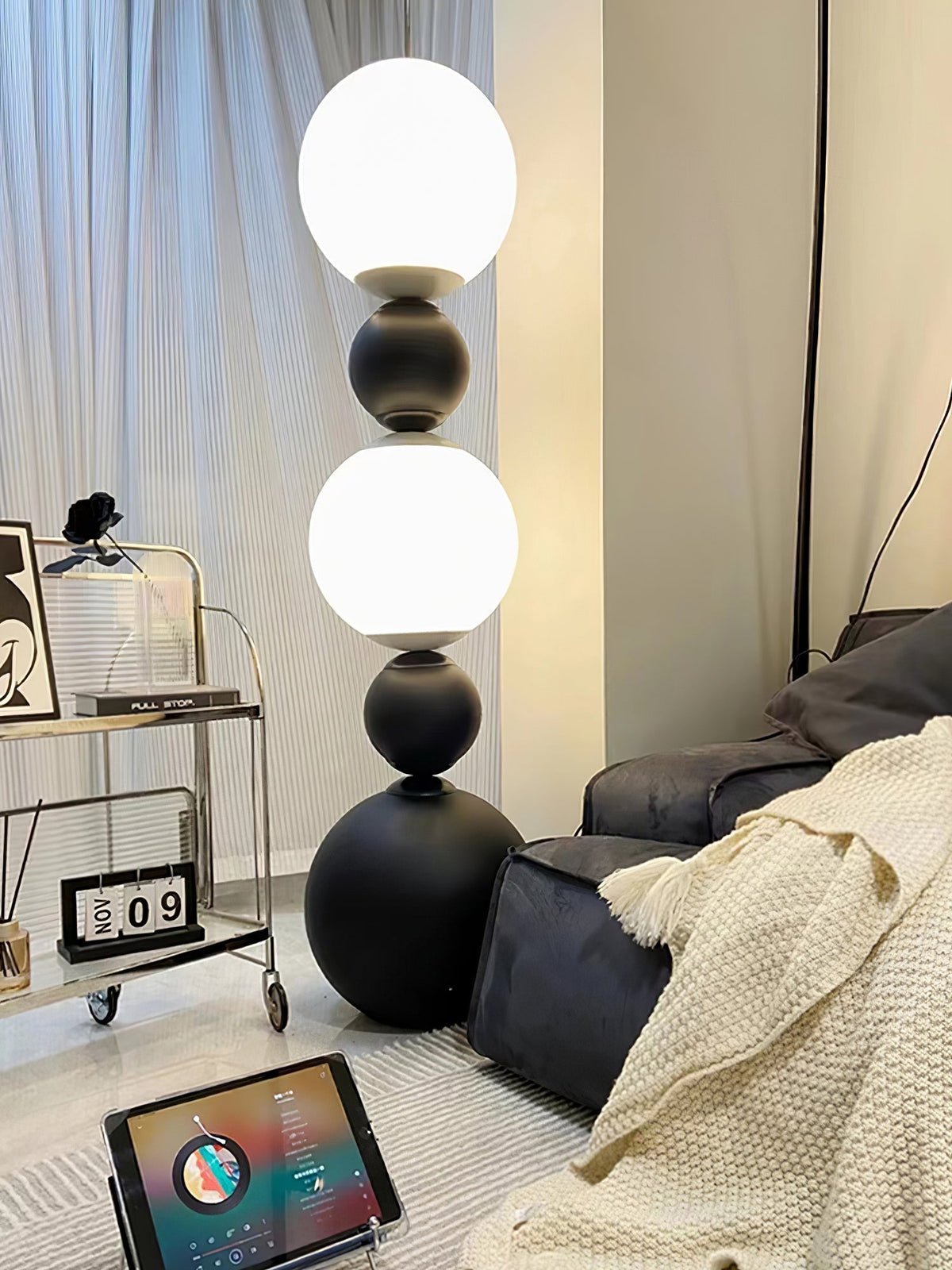 Ervynel Spherical Black Floor Lamp