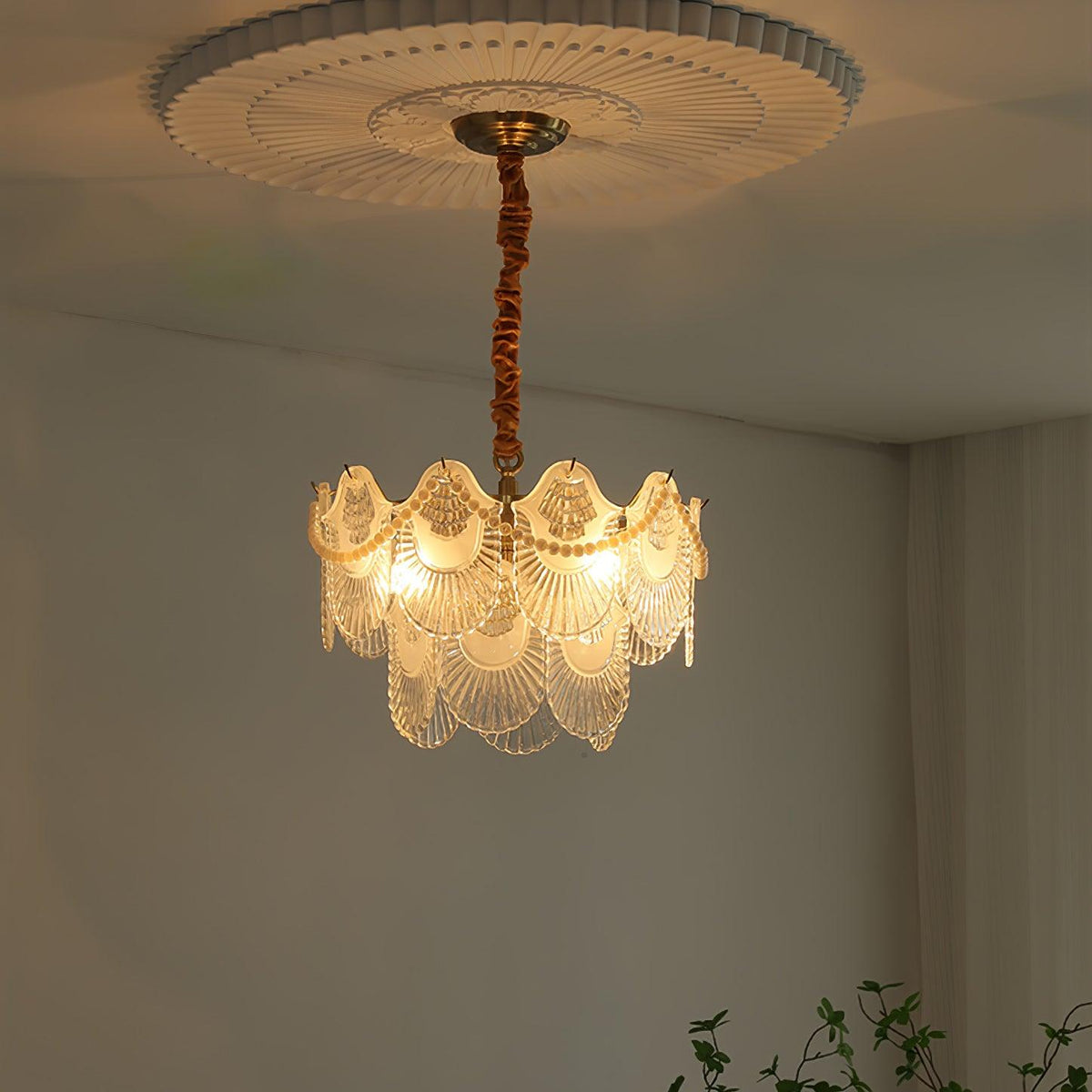Liorelelle Chandelier Pearl Glass Shell