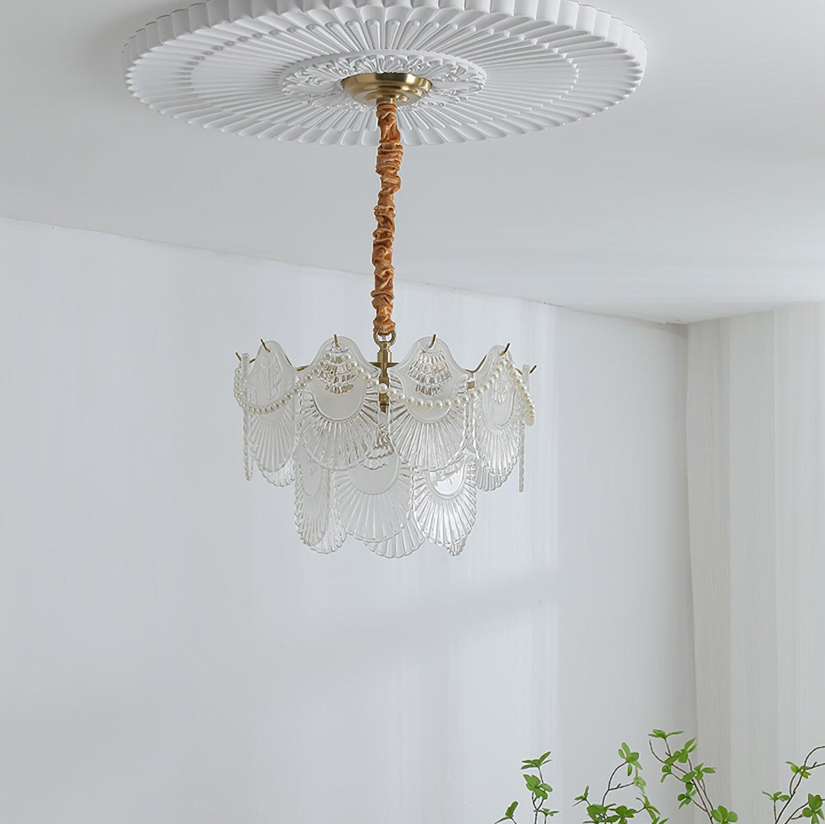 Liorelelle Chandelier Pearl Glass Shell