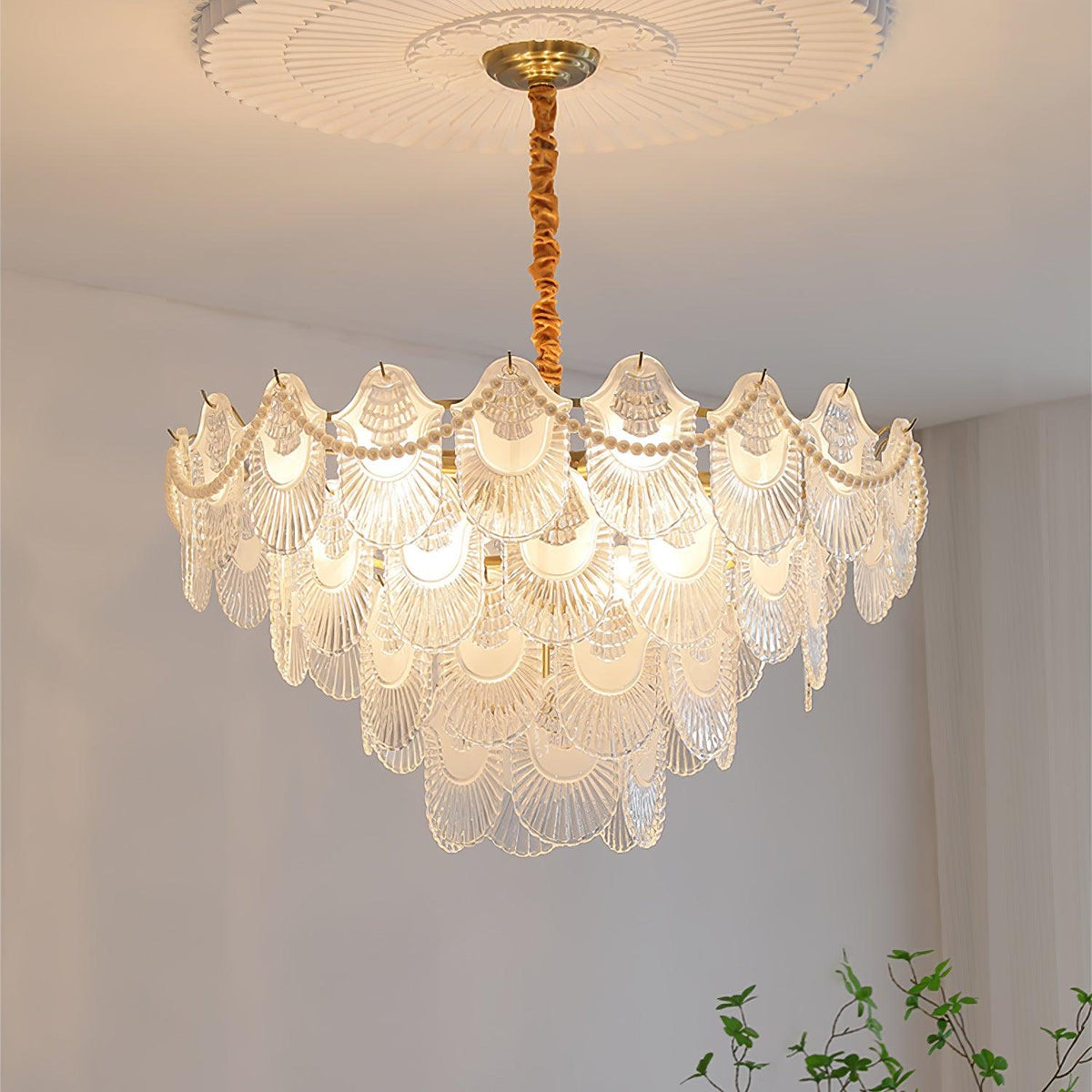 Liorelelle Chandelier Pearl Glass Shell