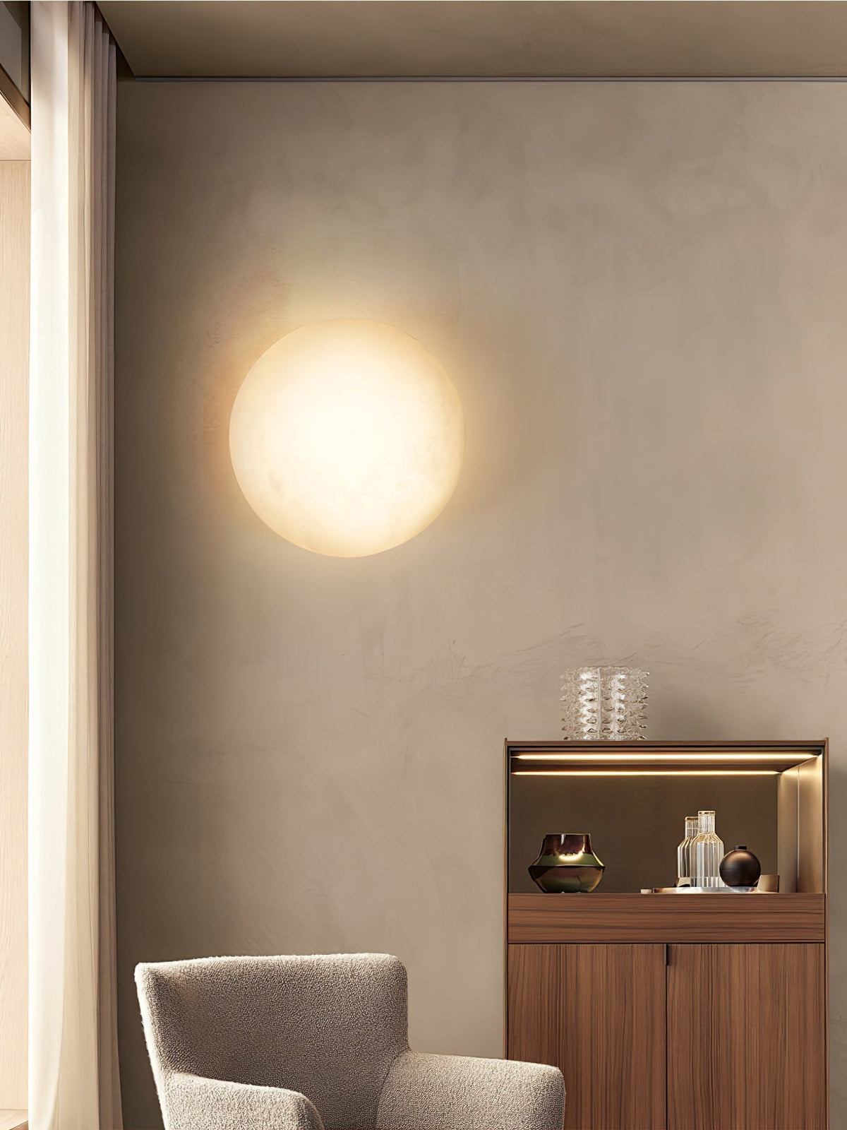Eurthais Minimalist Alabaster Wall Light