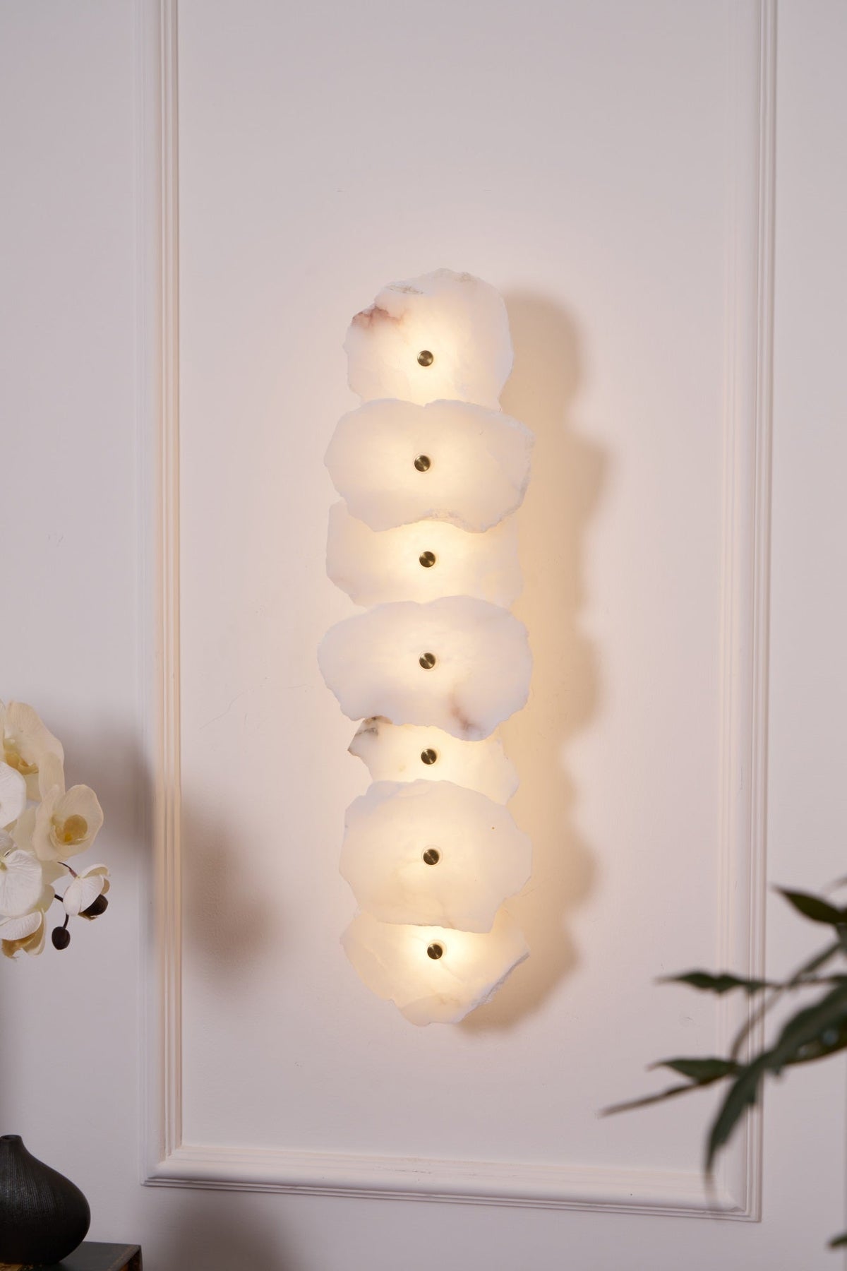 Kokai Alabaster Indoor Wall Light