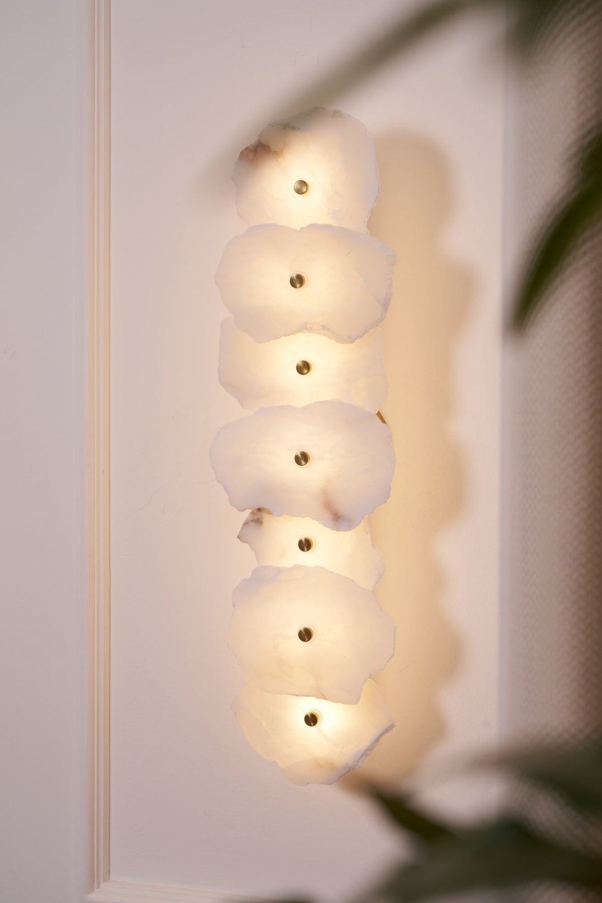 Kokai Alabaster Indoor Wall Light