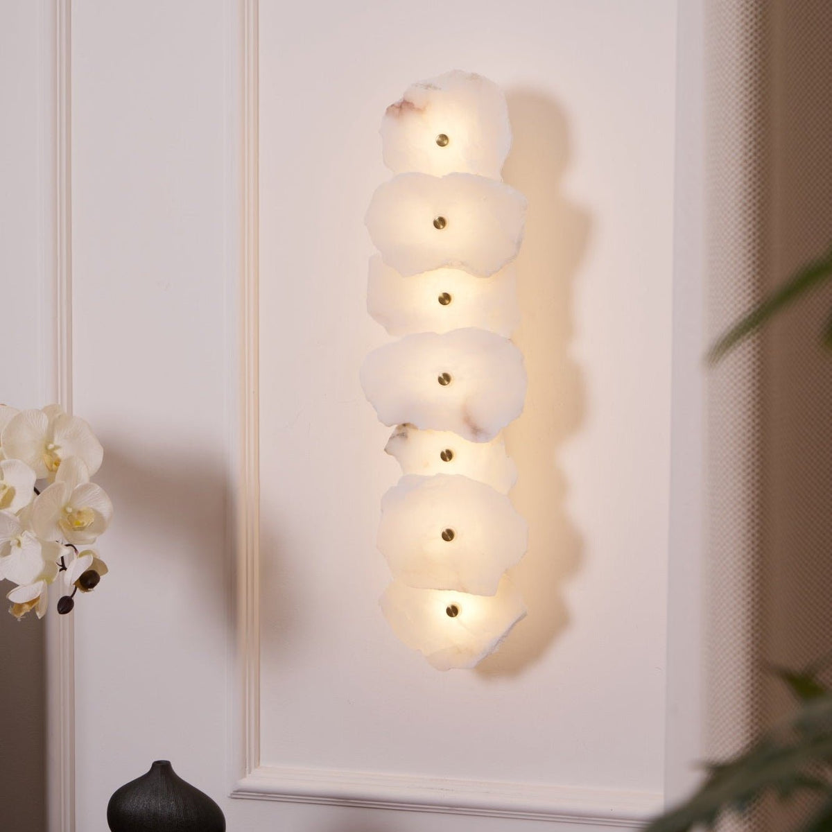 Kokai Alabaster Indoor Wall Light